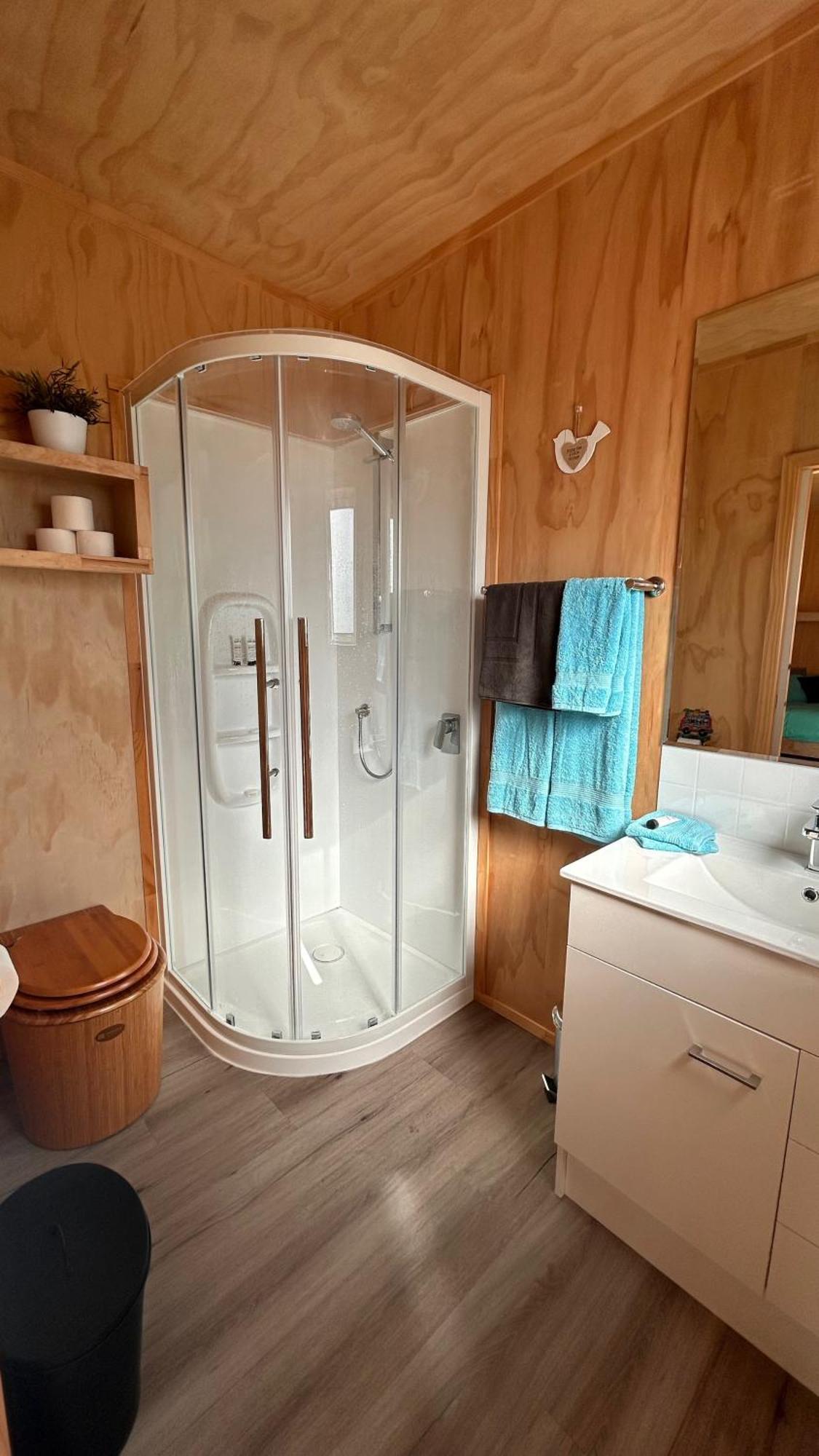Cosy Tiny Container Cabin Carterton Bagian luar foto