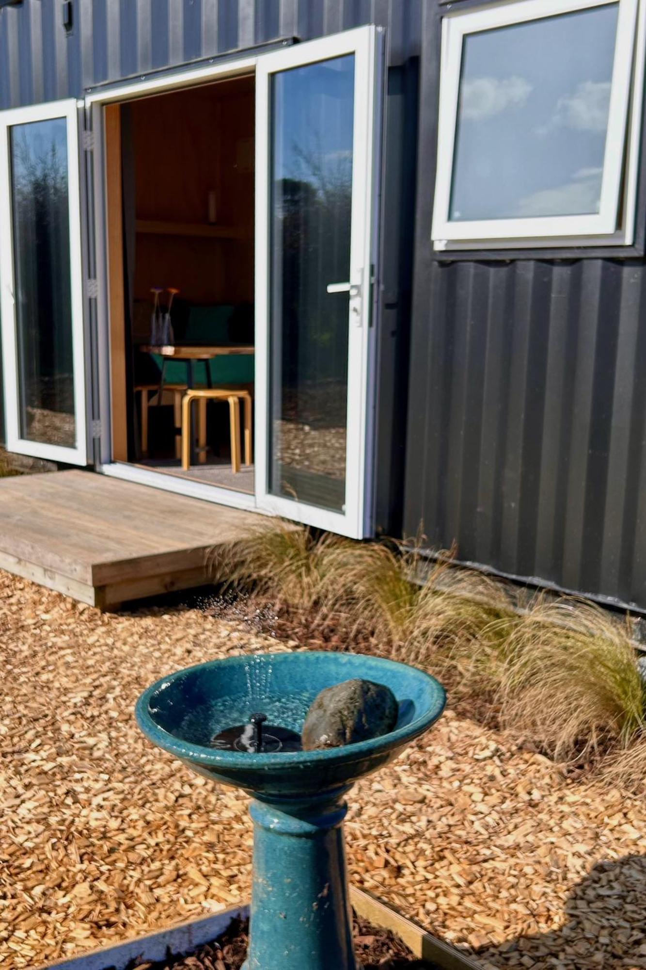 Cosy Tiny Container Cabin Carterton Bagian luar foto