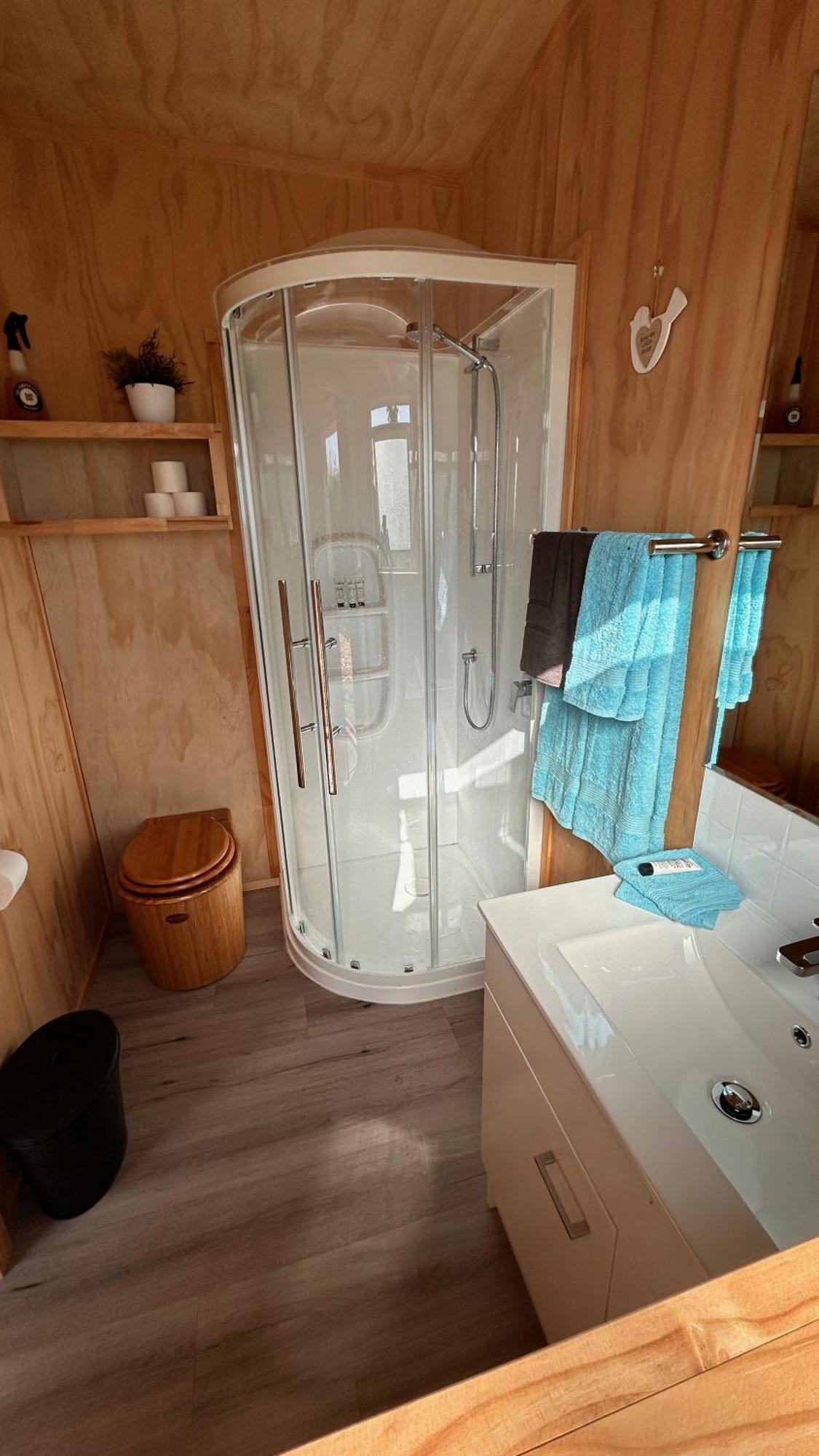 Cosy Tiny Container Cabin Carterton Bagian luar foto